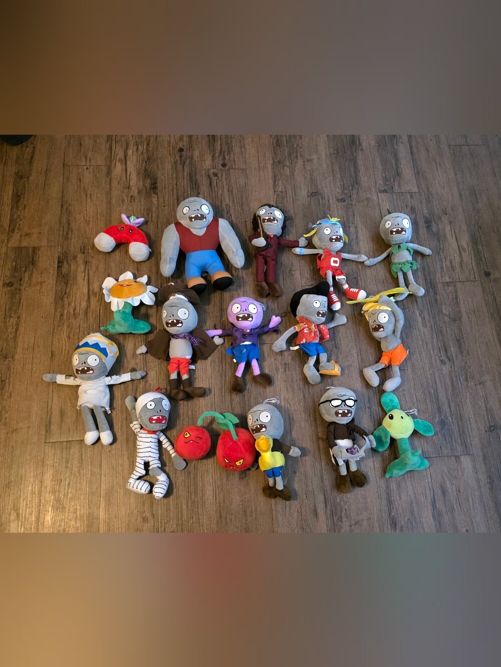 Plants vs Zombies Huge lot of 16 Plush Dolls Toy Suction Cup Hanging multicolor